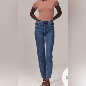 Abercrombie & Fitch The Mom High Rise Straight Leg Jean Size 16S Medium Blue